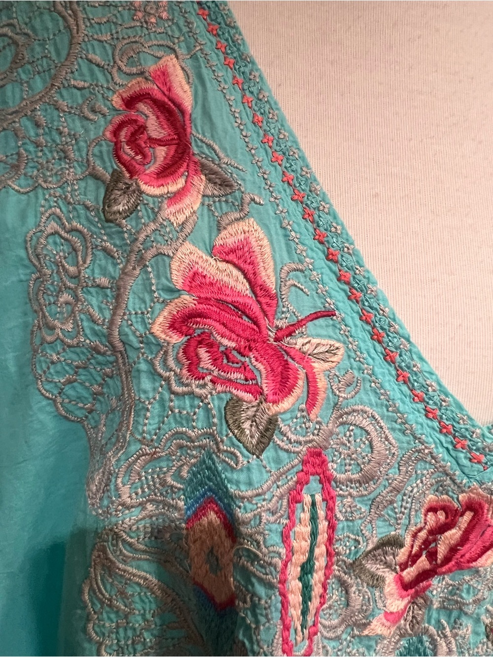 Johnny Was Caribbean blue tunic featuring intricate pink floral embroidered 3X - Picture 4 of 9